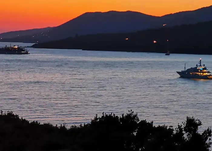 Grand T4, Piscine, Vue Exceptionnelle A 50 M De La *